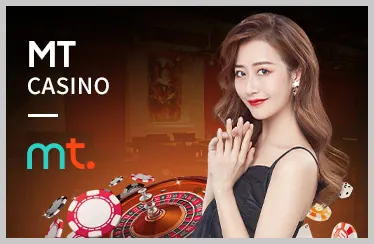 Người chia bài đang chia bài Blackjack trực tiếp tại Yes8vn